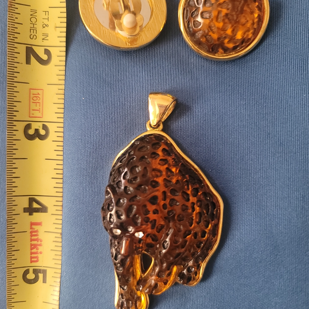 Elegant Gold and Brown Leopard Pendant and Earring Set